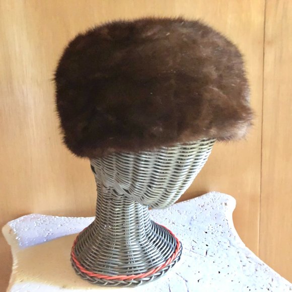 Vintage Mink Pillbox Hat circa 1960s - Picture 5 of 8